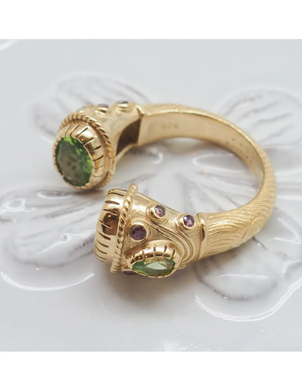 BAGUE MAHARADJAH - PÉRIDOT, AMÉTHYSTE, RHODOLITE ET ARGENT PLAQUÉ OR