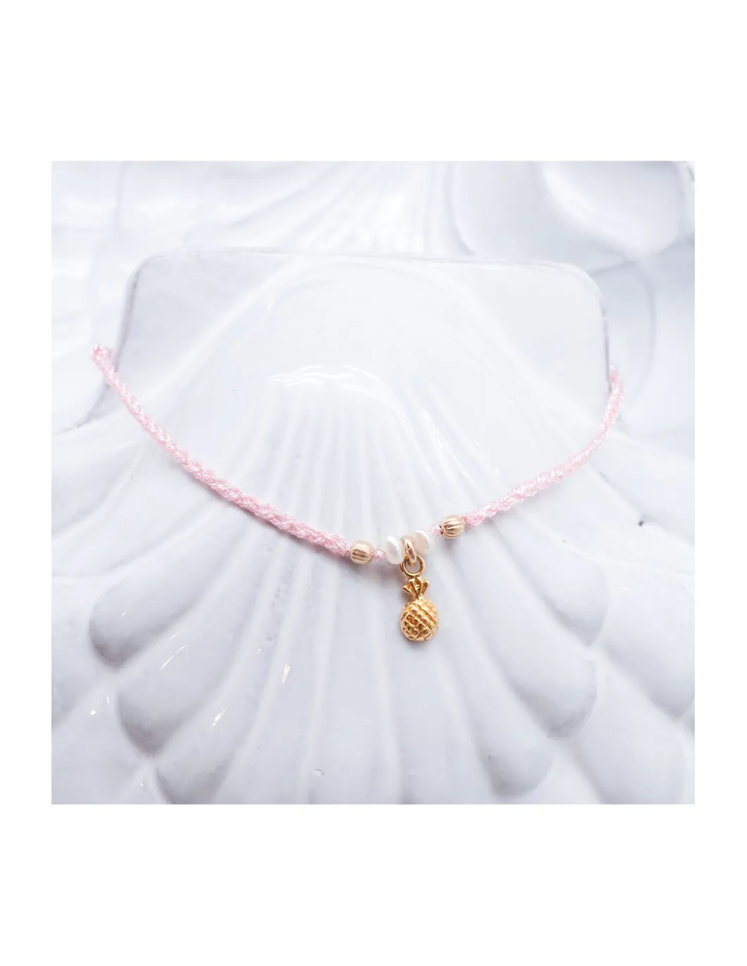 BIANCA - BRACELET CHARM ANANAS ET PERLES D'EAU DOUCE SUR TRESSE LUREX