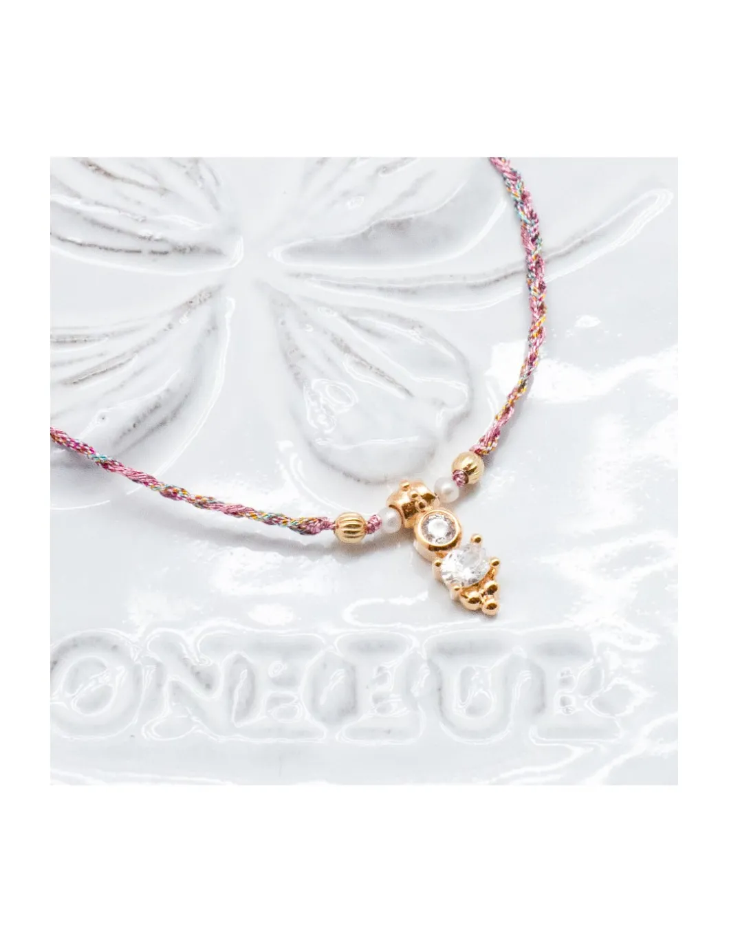 BIANCA - BRACELET CHARM CZ PERLES PLAQUÉES OR ET PERLES D'EAU DOUCE SUR LUREX TRESSÉ