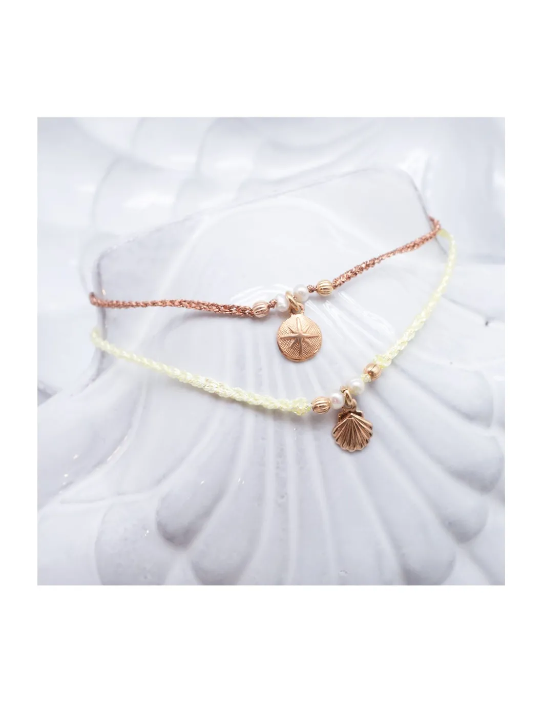 BIANCA - BRACELET CHARM MÉDAILLE ÉTOILE ET PERLES D'EAU DOUCE SUR TRESSE LUREX
