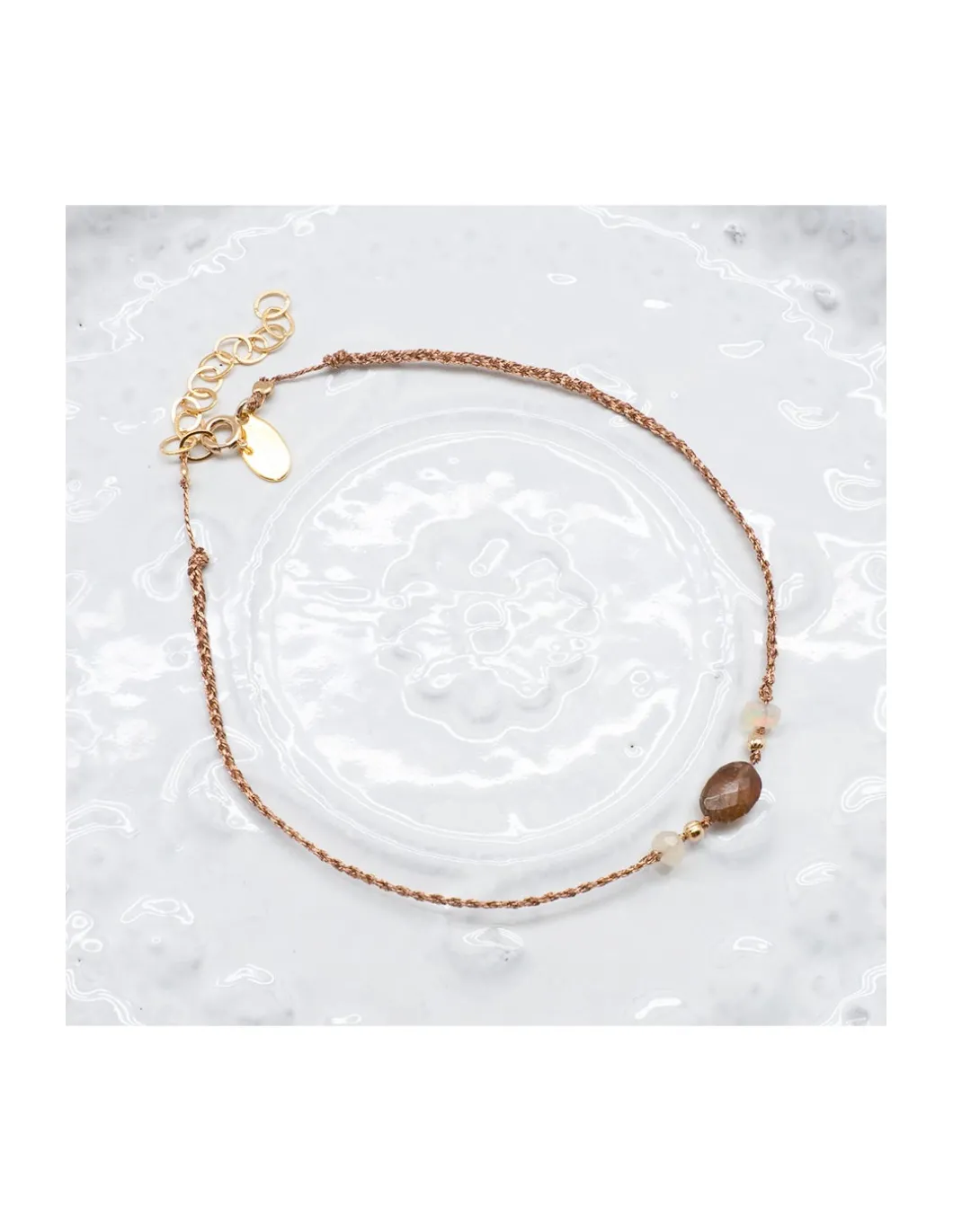 BIANCA - BRACELET DE CHEVILLE ANDALOUSITE ET OPALES BLANCHES SUR TRESSE LUREX