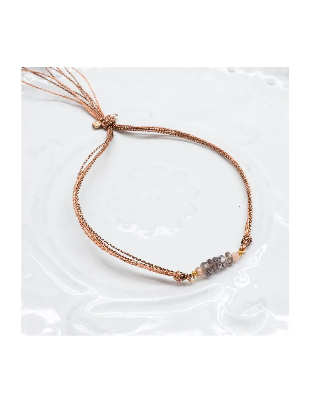 BIANCA - BRACELET PEACH MOONSTONES ET COLOR CHANGE GARNETS SUR FIL LUREX