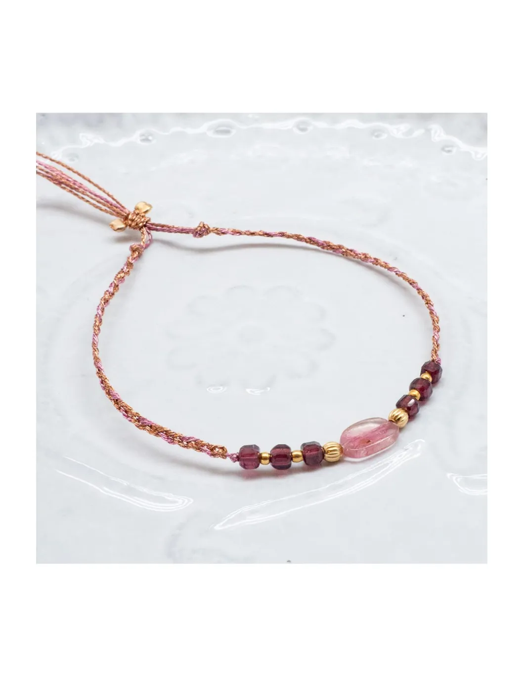 BIANCA - BRACELET TOURMALINE ET RHODOLITES CUBES SUR CORDON LUREX