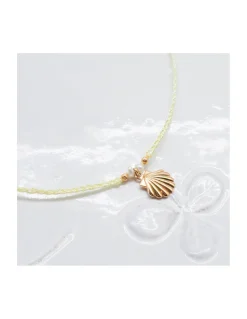 BIANCA - COLLIER CHARM AVEC COQUILLE ST JACQUES SUR CORDON LUREX