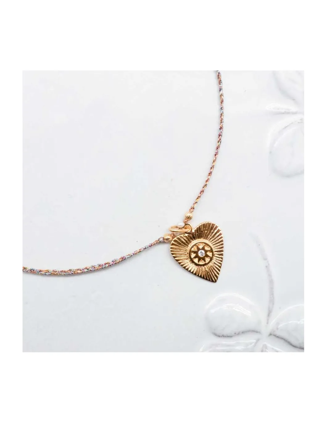 BIANCA - COLLIER MÉDAILLE COEUR VINTAGE SUR CORDON LUREX