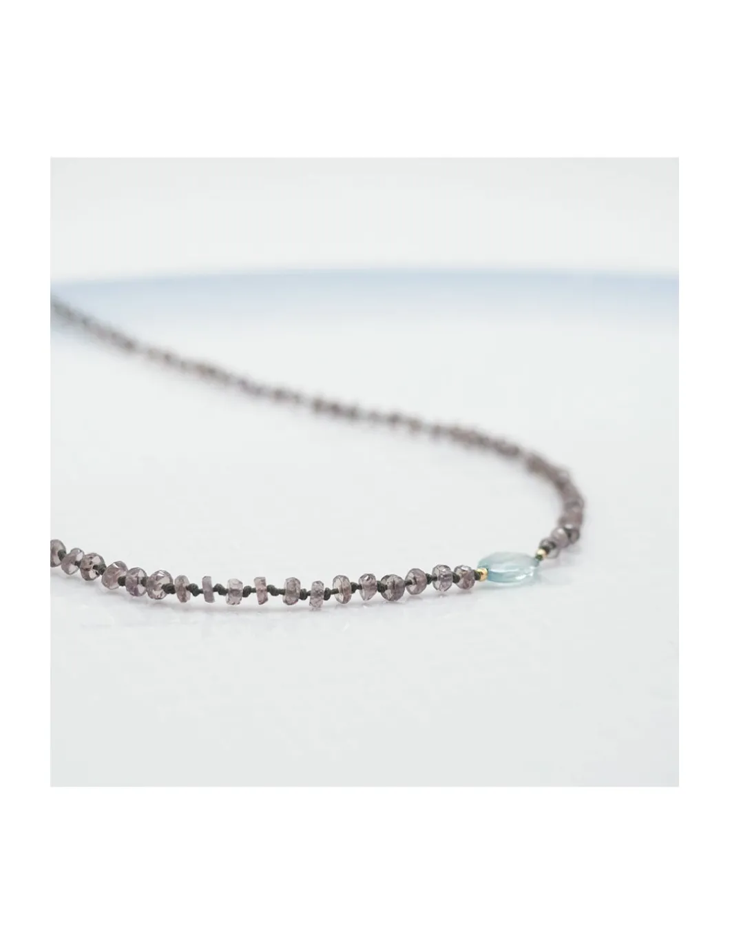 BLUE STORM - COLLIER GRENATS CAMÉLÉON ET ZIRCON BLEU OVALE