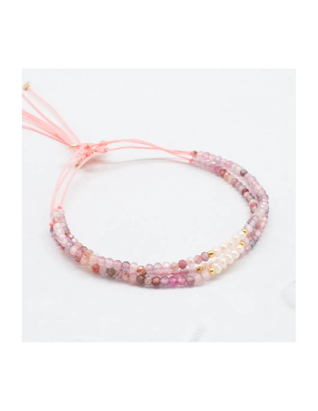 CANDIES - BRACELET PERLES SOUCOUPES ET SPINELLES MULTICOLORES SUR CORDON