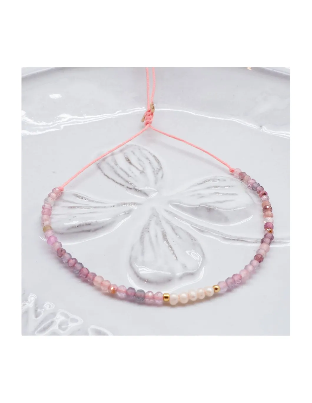 CANDIES - BRACELET PERLES SOUCOUPES ET SPINELLES MULTICOLORES SUR CORDON