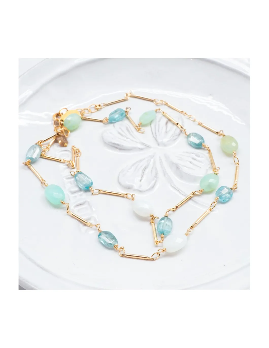 CANNES - COLLIER CHAÎNE PLAQUÉE OR, OPALES DU PÉROU ET ZIRCONS INTÉGRÉS À LA CHAÎNE