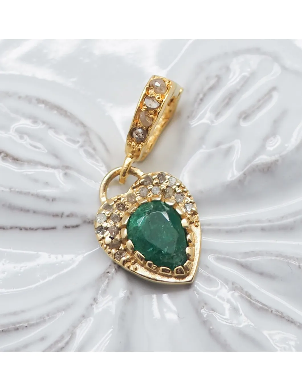 CHARM - COEUR, EMERAUDE ET DIAMANTS