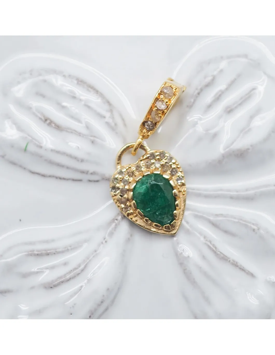 CHARM - COEUR, EMERAUDE ET DIAMANTS