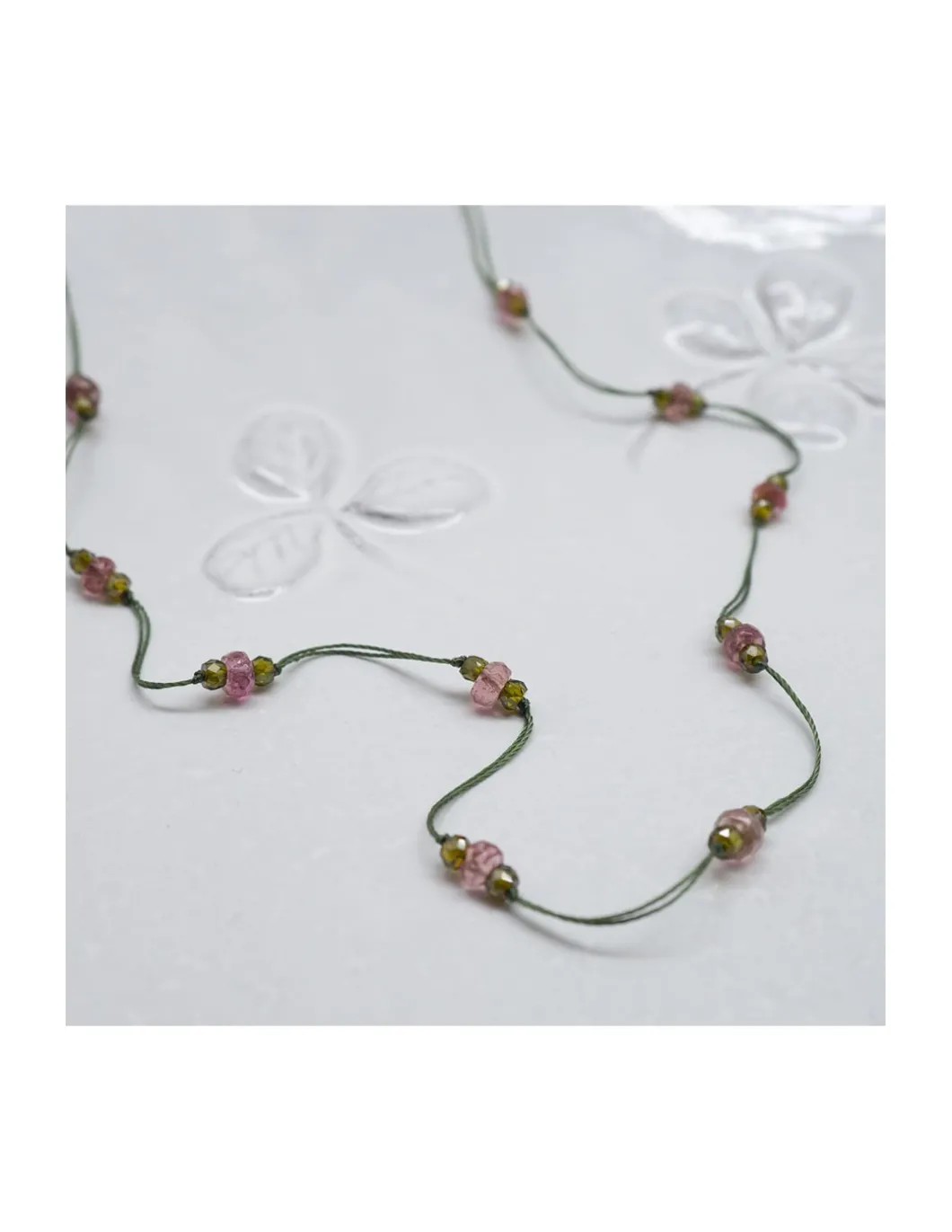 COLLIER COURT MIX DE PIERRES SEMI-PRÉCIEUSES - N°651