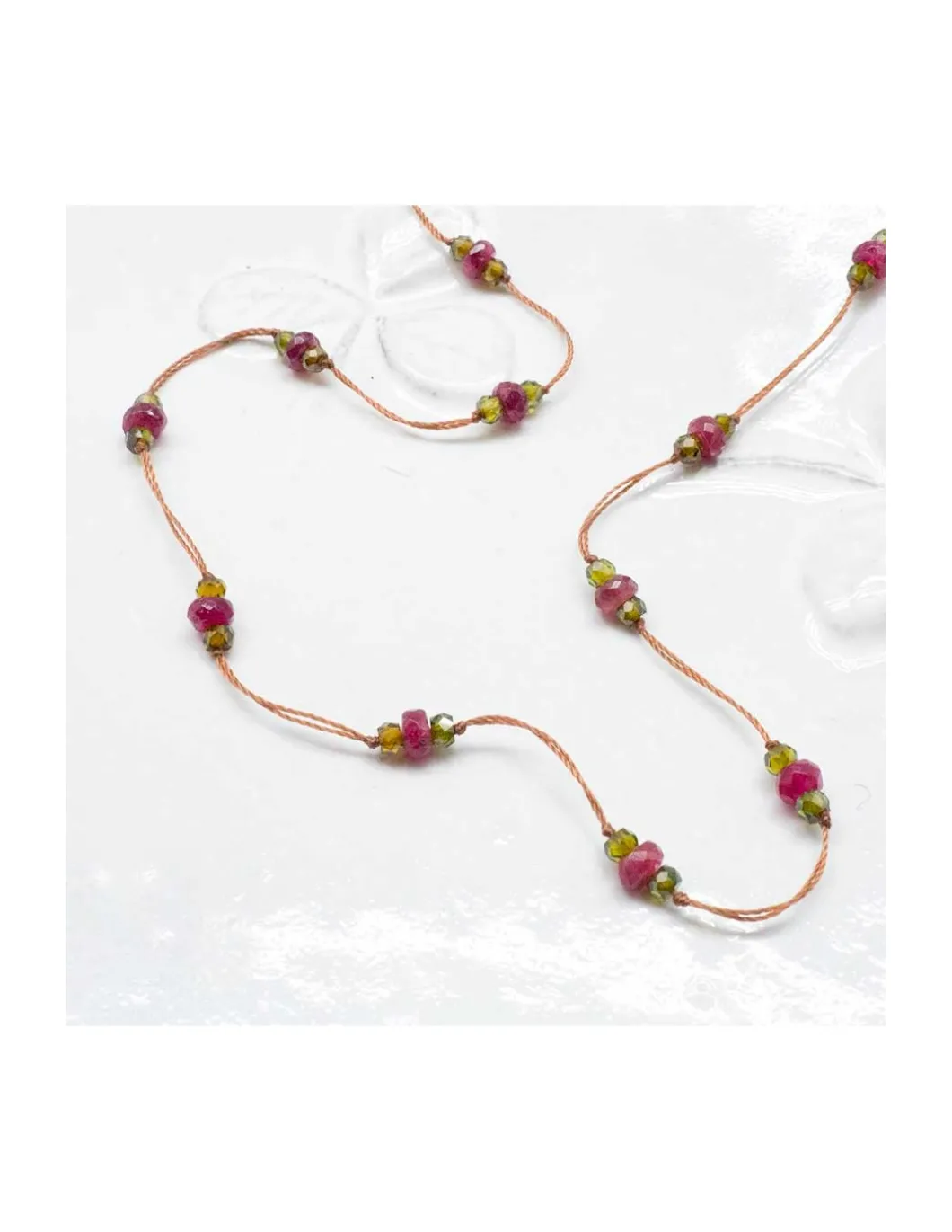 COLLIER COURT MIX DE PIERRES SEMI-PRÉCIEUSES - N°651