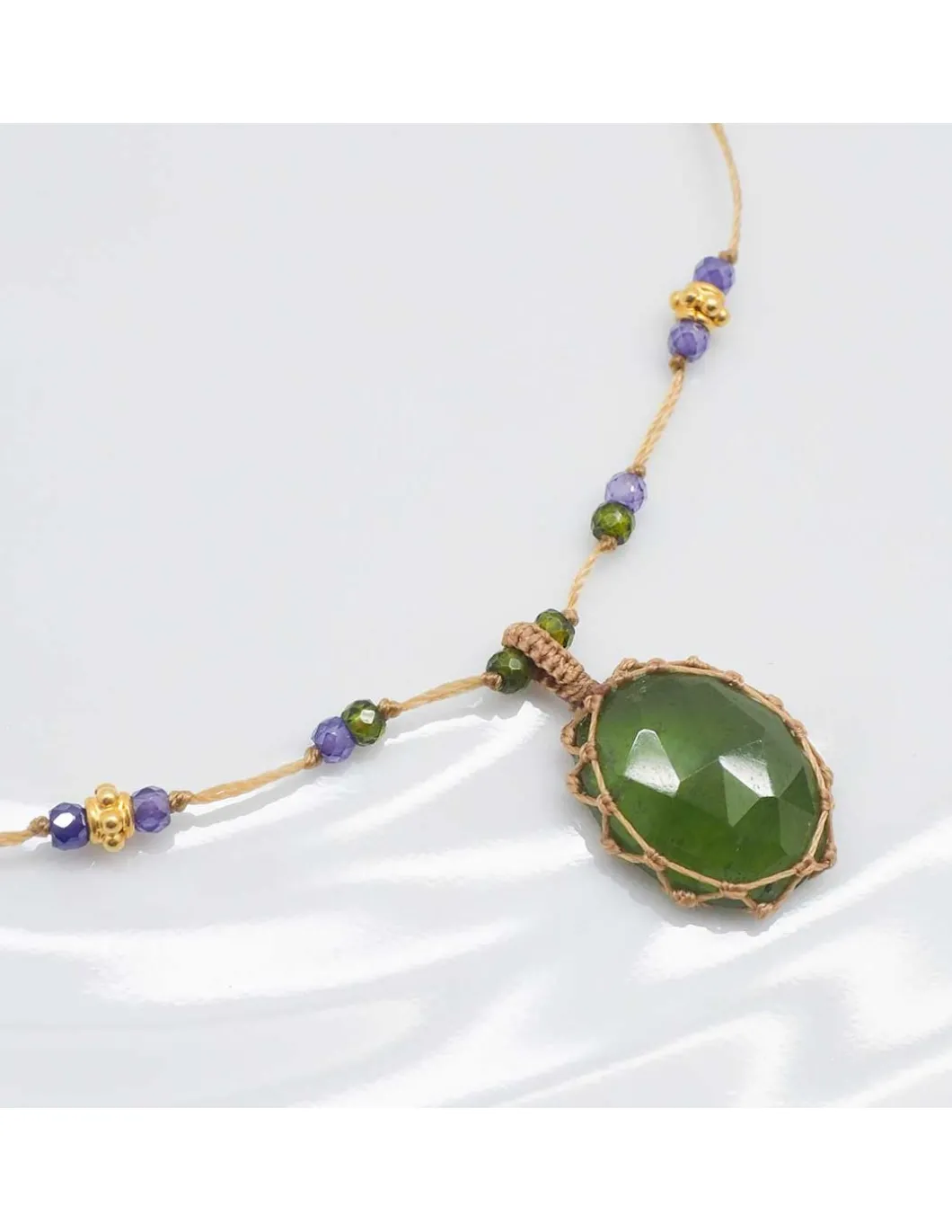 COLLIER TIBETAIN COURT VESUVIANITE N°901