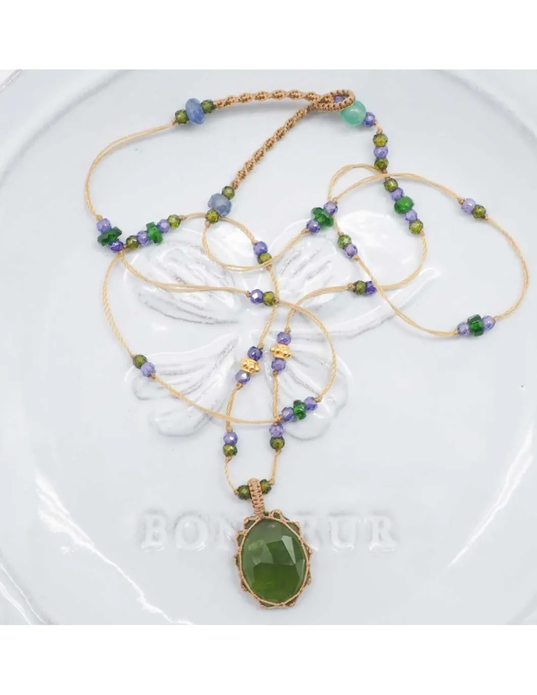 COLLIER TIBETAIN COURT VESUVIANITE N°901