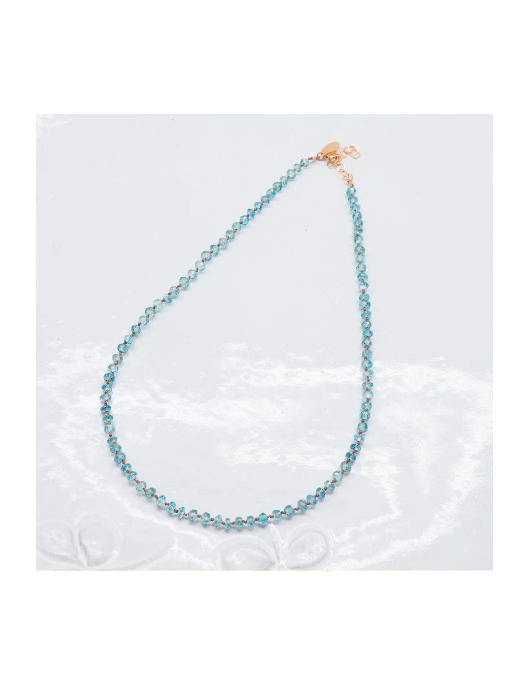 GIGI - COLLIER ZIRCONS NATURELS BLEUS NOUES SUR FIL WOOD