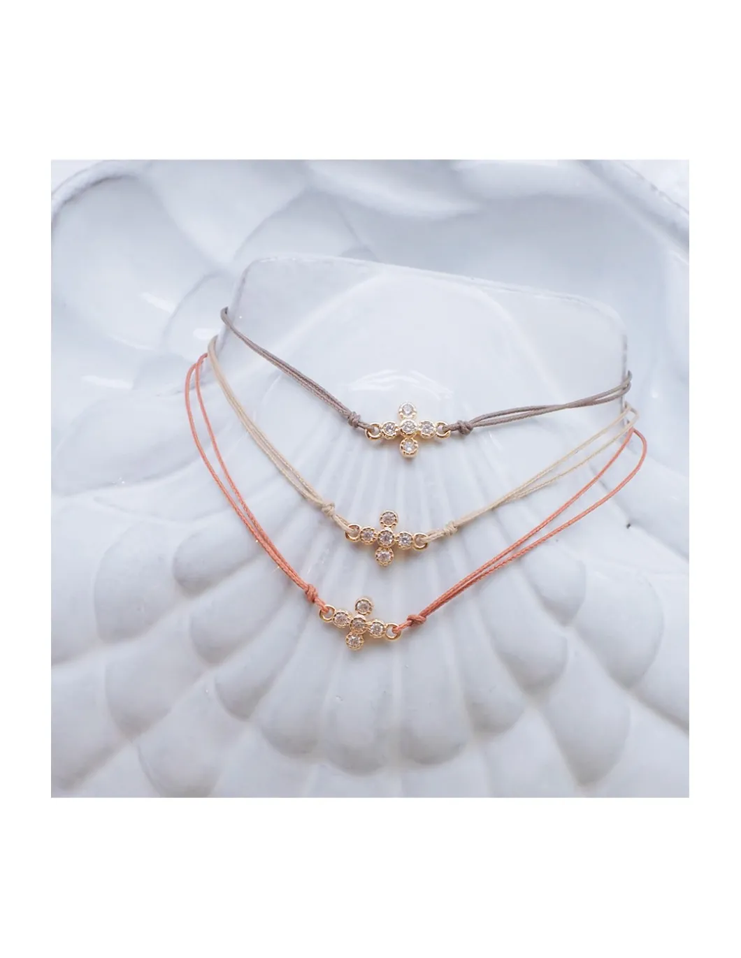 GRANNY - BRACELET CROIX ZIRCONS SUR CORDON AU CHOIX (TONS NEUTRES)
