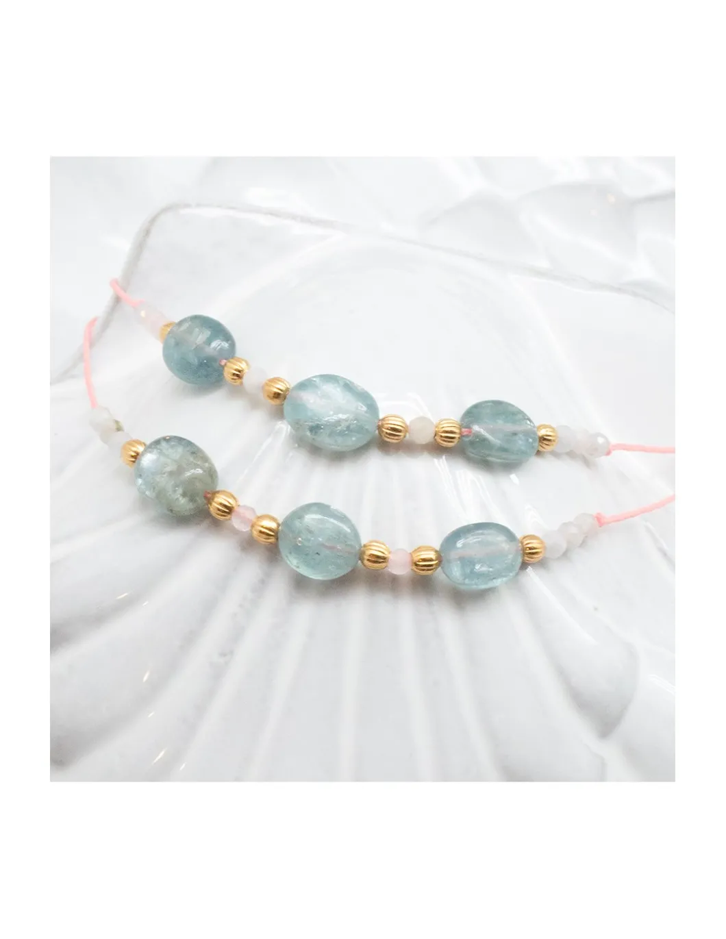 GRAZIA - BRACELET 3 AQUAKYANITES OVALES & 8 MORGANITES / AQUAMARINES SUR CORDON