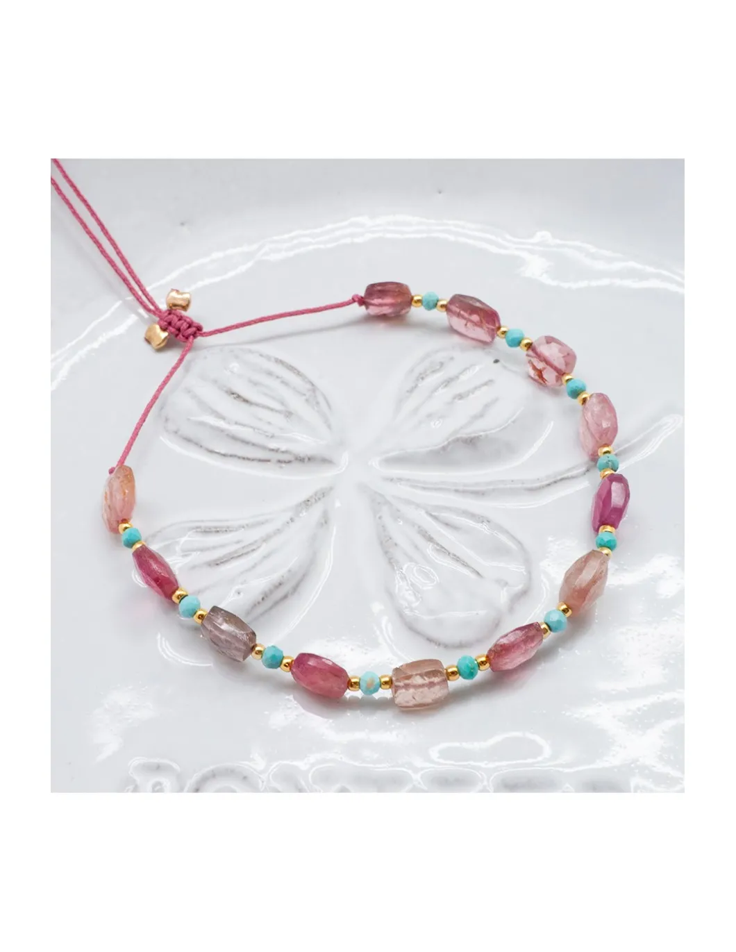 HOLLY TOURMALINES - BRACELET 12 TOURMALINES ROSES CARREES ET 11 TURQUOISES ENTRE PERLES DORÉES