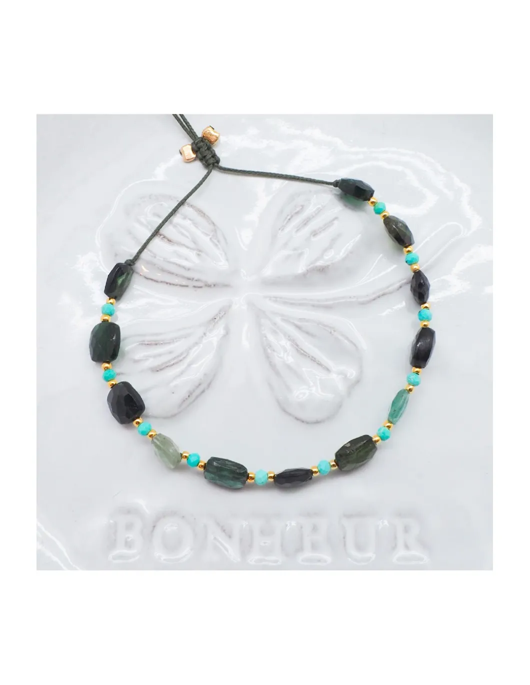 HOLLY TOURMALINES - BRACELET 12 TOURMALINES VERTES CARREES ET 11 TURQUOISES ENTRE PERLES DORÉES