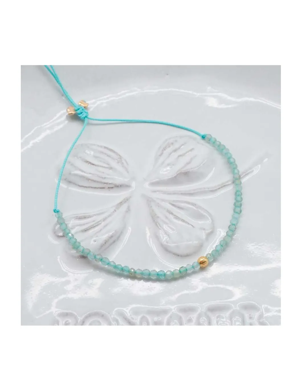 LA MESA DRIVE - BRACELET APATITES GREENISH ET PERLE DORÉE AU CENTRE