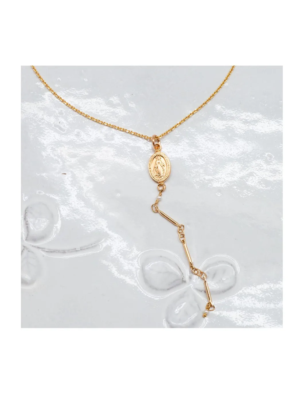MADONE - COLLIER PERLES DE CULTURE ET MÉDAILLE MADONE