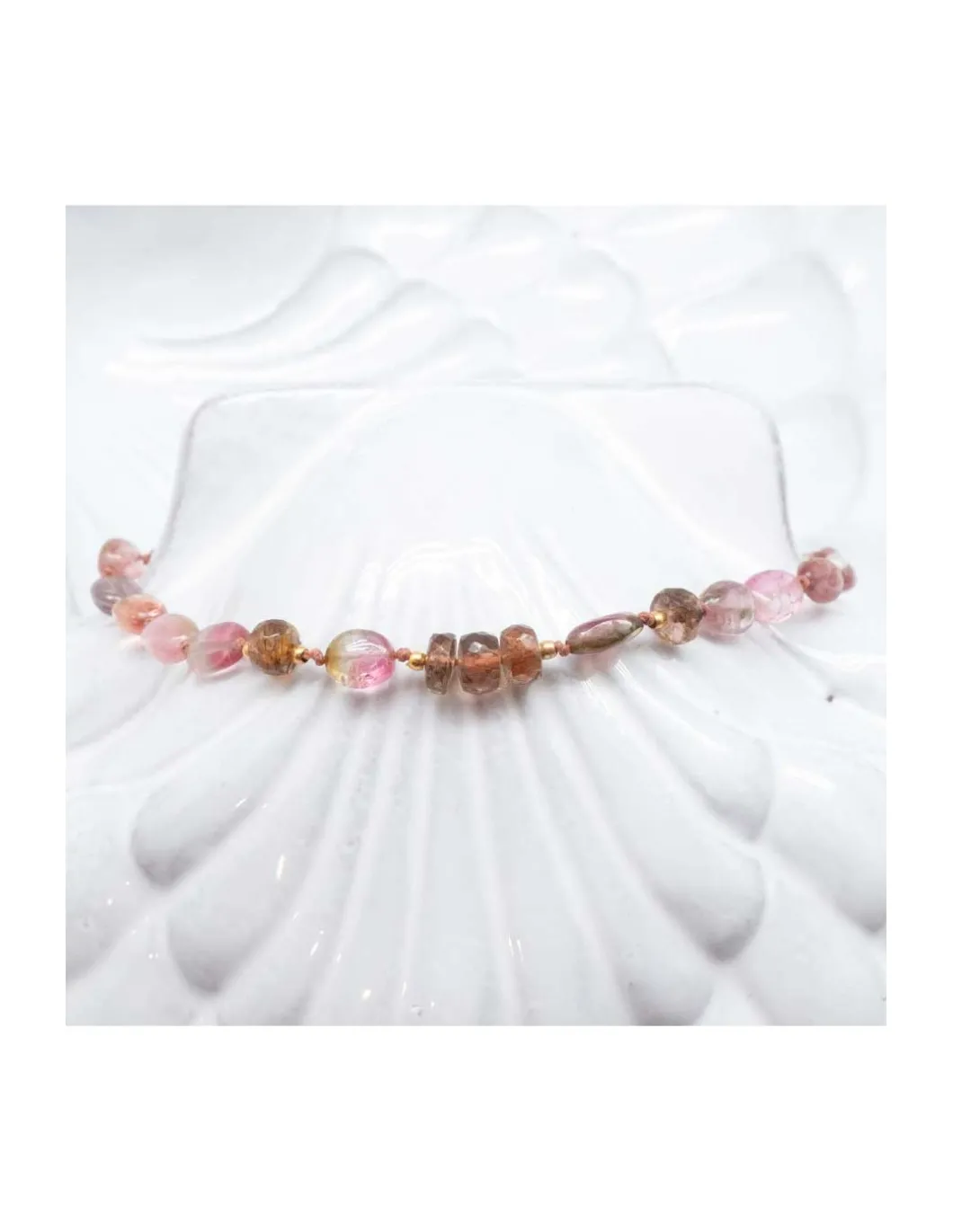 ONE OF A KIND - BRACELET 12 TOURMALINES MULTICOLORES ET 5 ANDALUSITES RONDELLES SUR MACRAMÉ