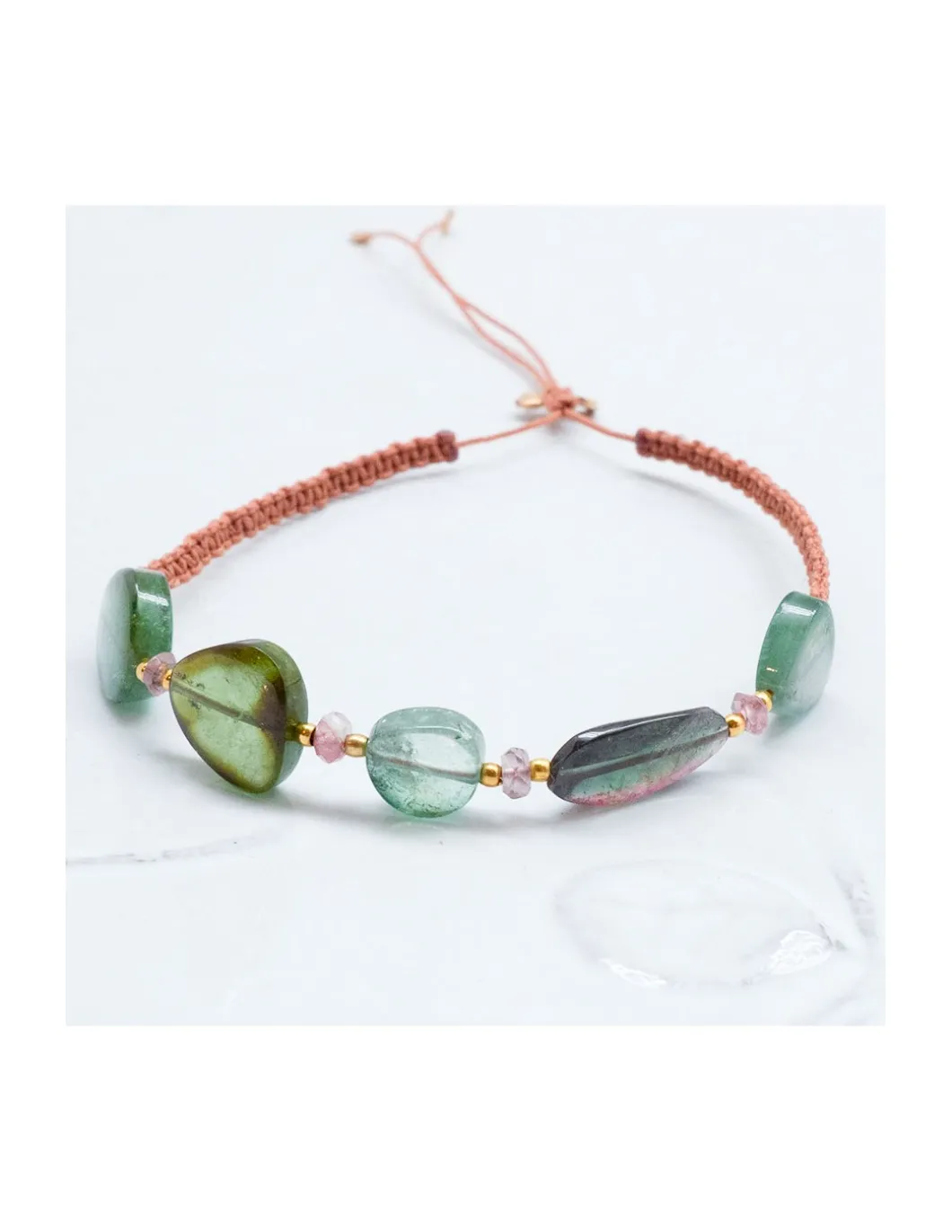 ONE OF A KIND - BRACELET 5 TOURMALINES FLAT SMOOTH ET 4 TOURMALINES RONDELLES SUR MACRAMÉ
