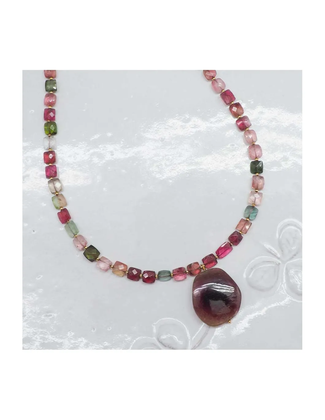 ONE OF A KIND - COLLIER 66 TOURMALINES CARRÉES ET UNE TOURMALINE BICOLORE DARK