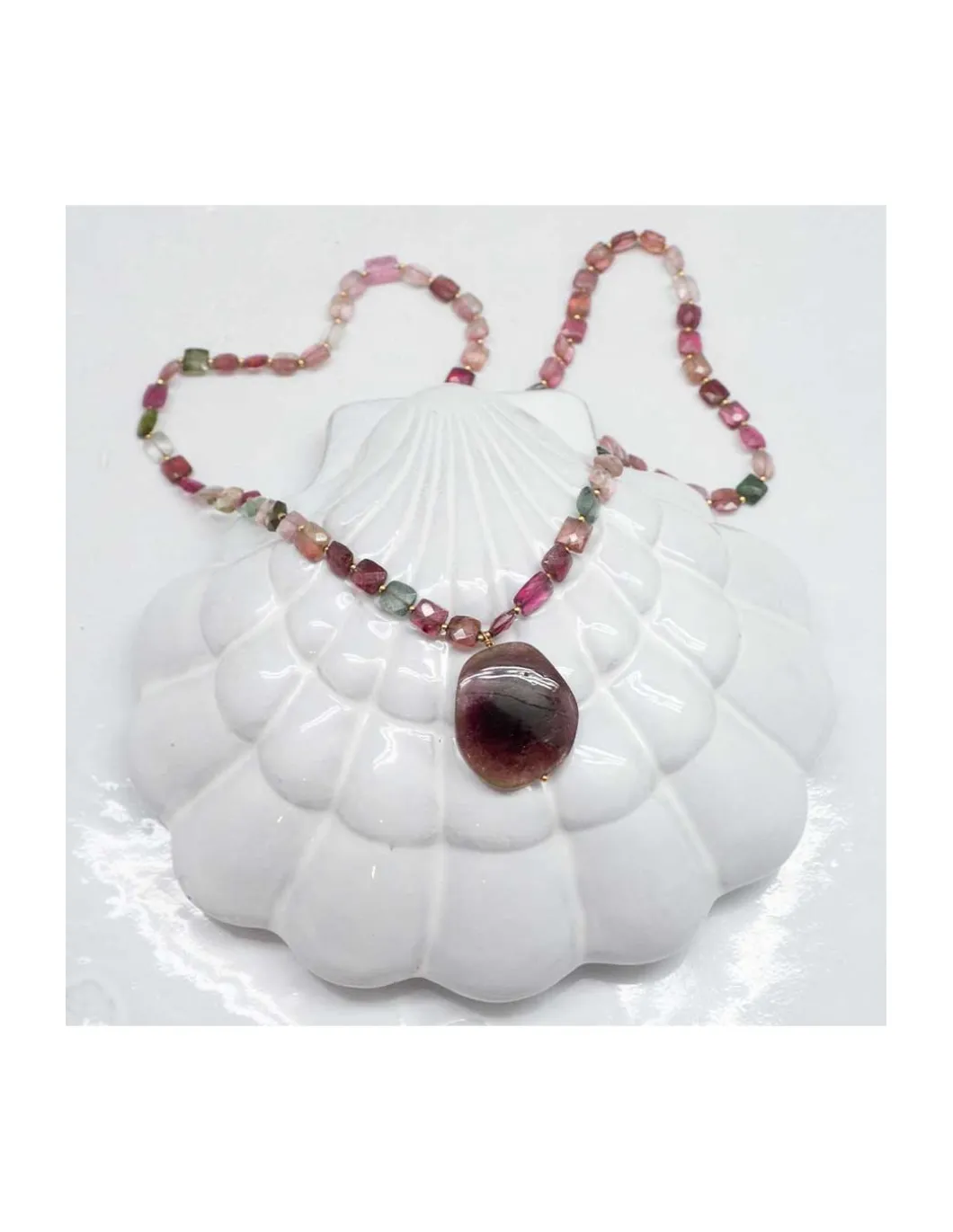 ONE OF A KIND - COLLIER 66 TOURMALINES CARRÉES ET UNE TOURMALINE BICOLORE DARK