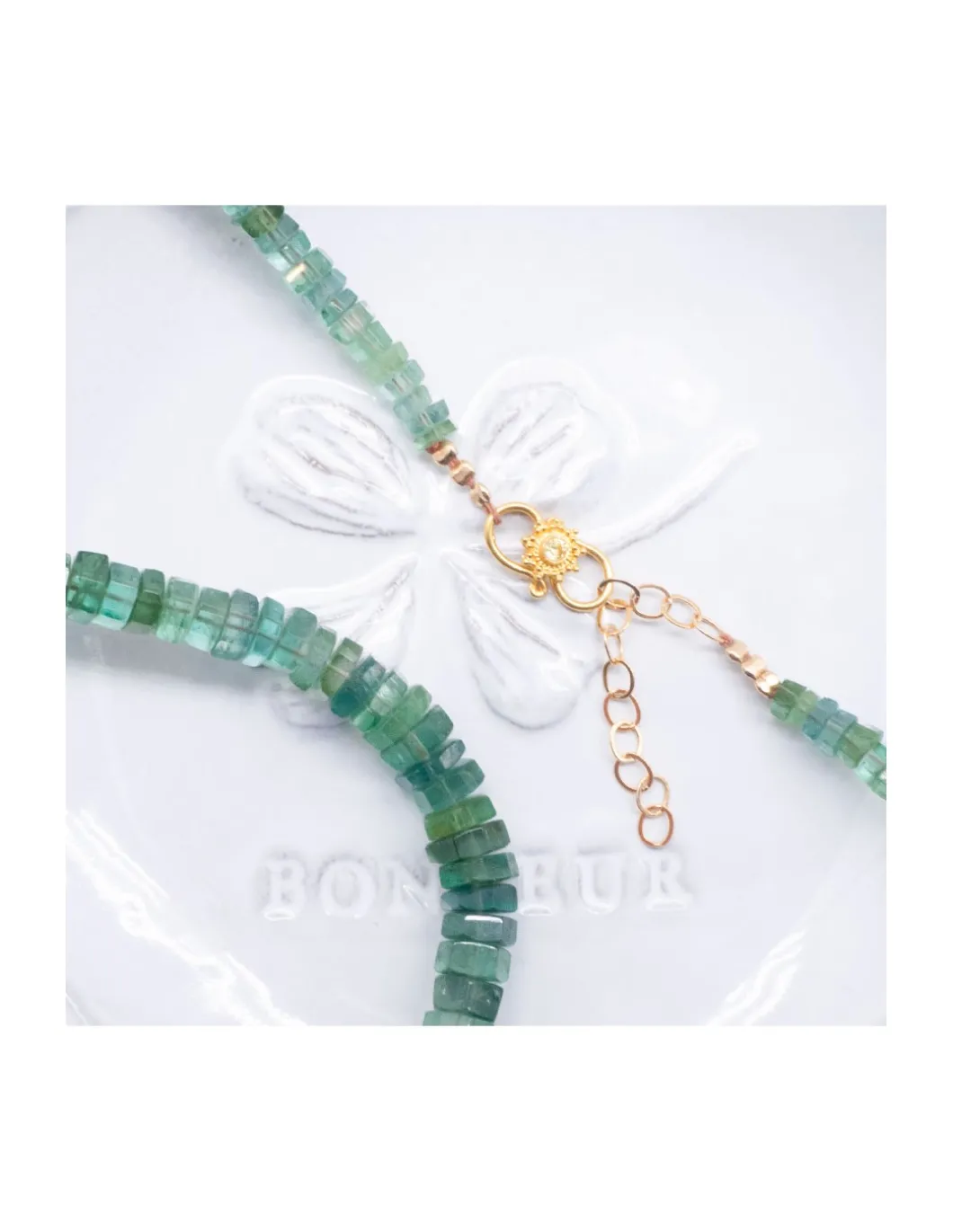 ONE OF A KIND - COLLIER TOURMALINES VERTES, FERMOIR OR ET SAPHIRS