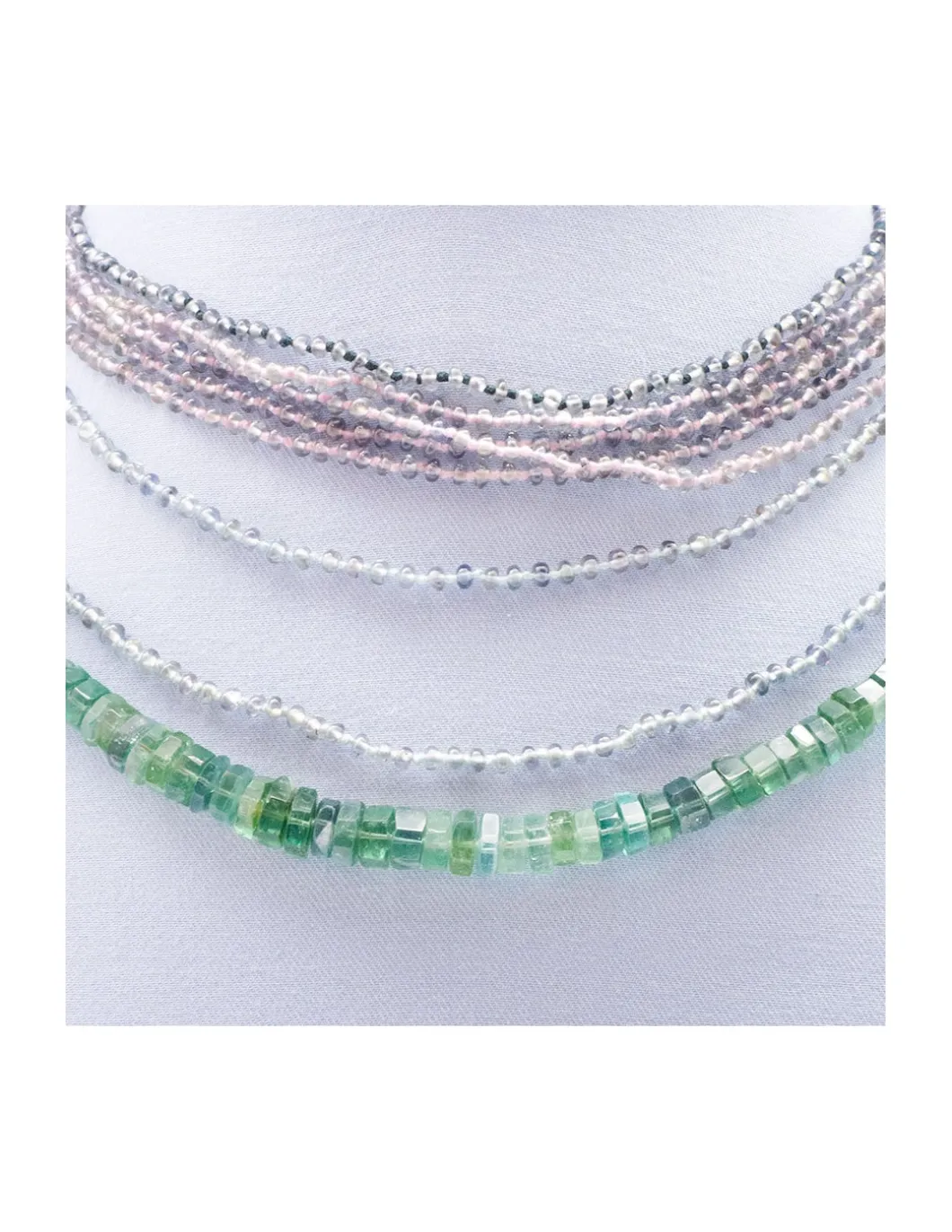 ONE OF A KIND - COLLIER TOURMALINES VERTES, FERMOIR OR ET SAPHIRS