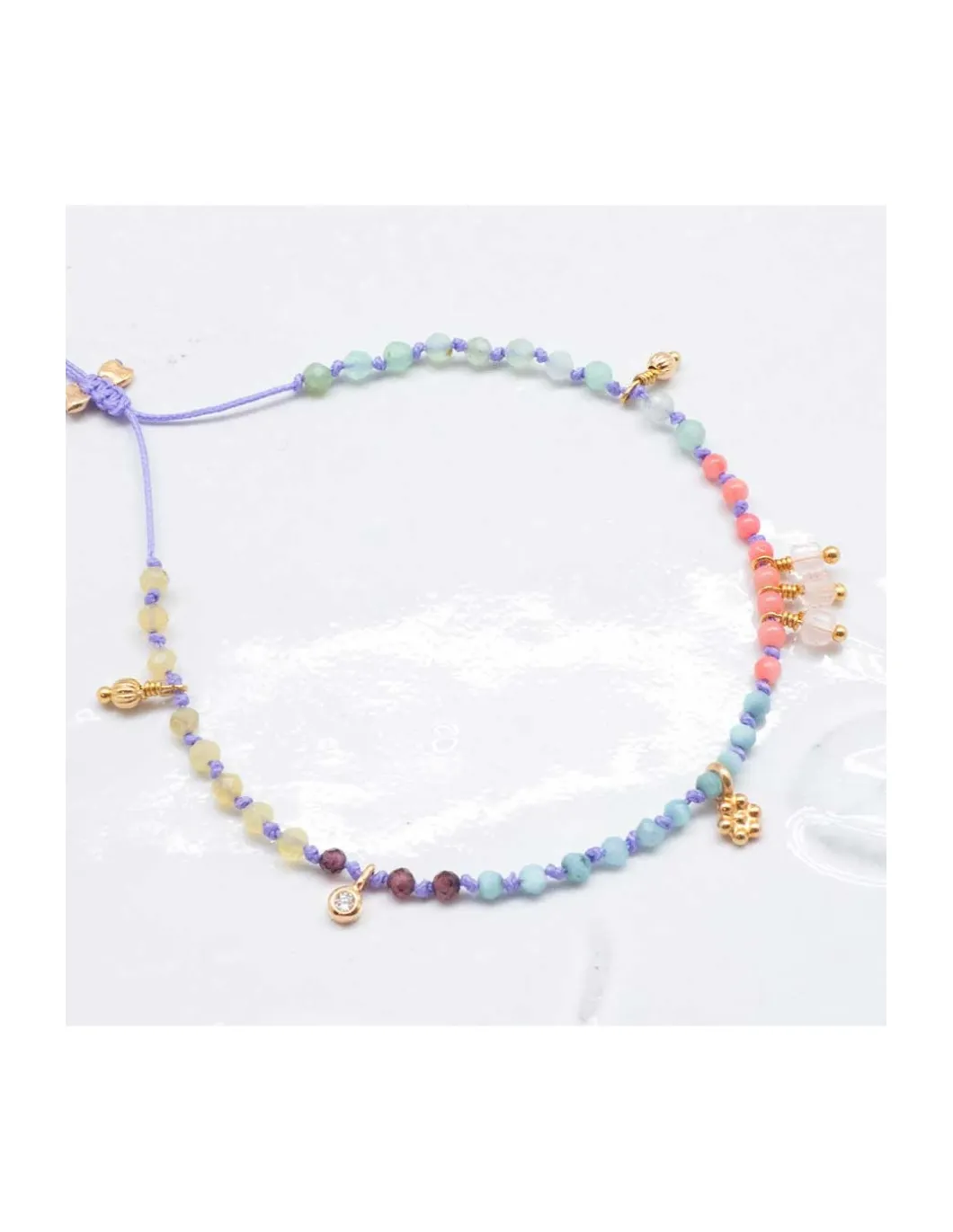 RIO - BRACELET ARC EN CIEL QUARTZ ROSE, OPALES JAUNES, LARIMARS, RHODOLITES, CHRYSOPRASES ET CORAIL BAMBOO SUR CORDON