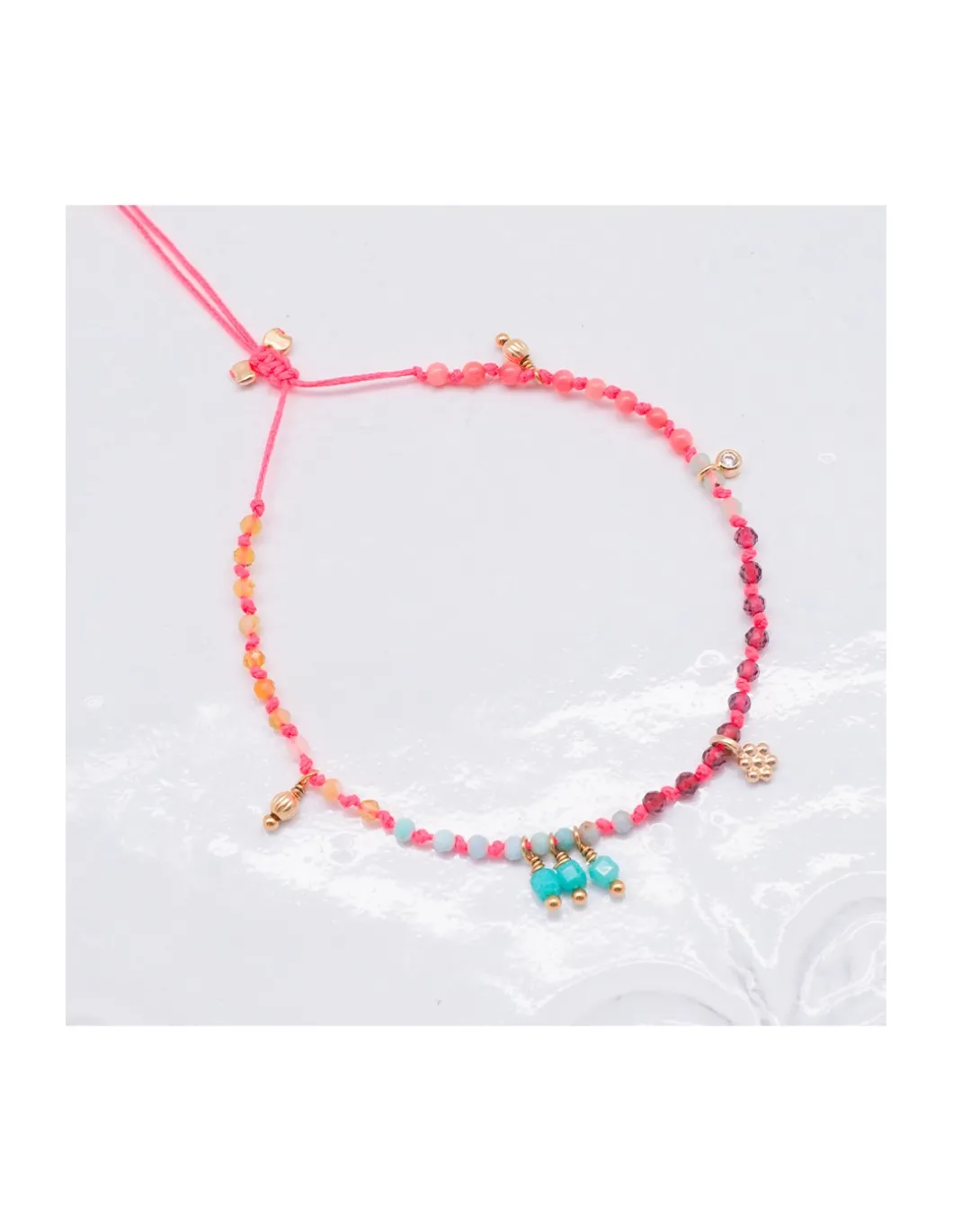 RIO - BRACELET ARC EN CIEL, AMAZONITES, OPALES JAUNES, LARIMARS, RHODOLITES, CHRYSOPRASES ET CORAIL BAMBOO SUR CORDON