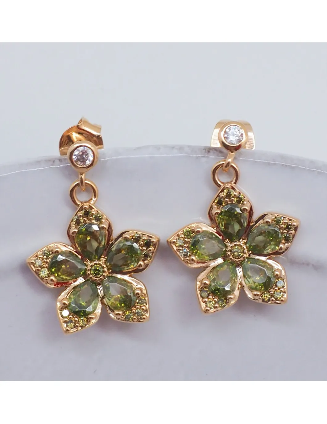 SCANDALE - BOUCLE D'OREILLE PUCE CZ ET CHARM FLEUR VERTE
