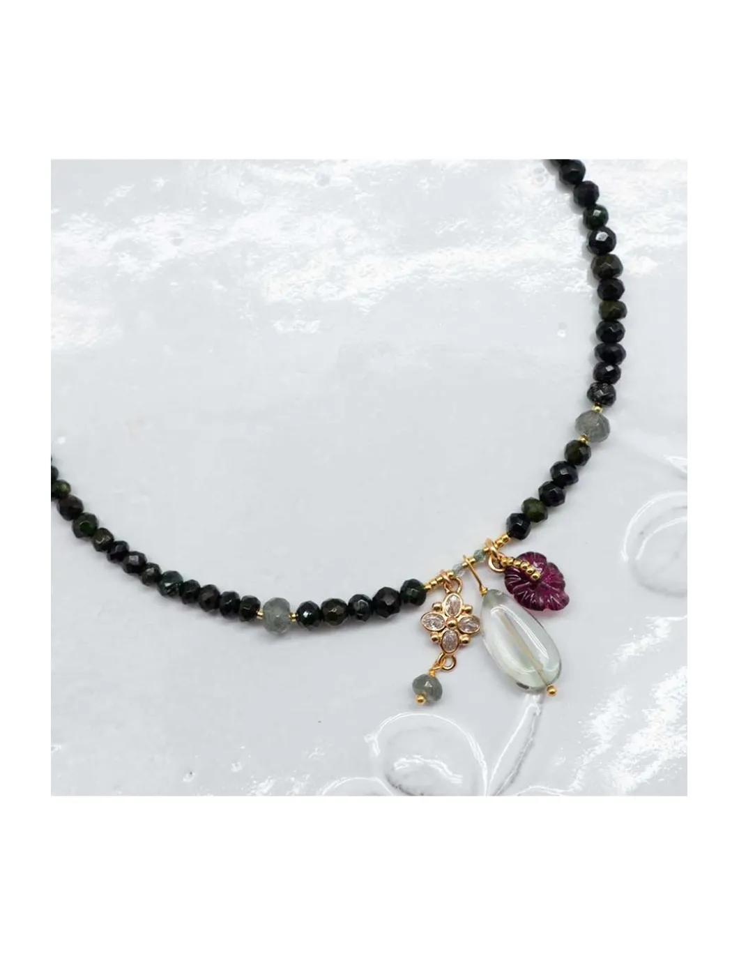 SWEET M - COLLIER TOURMALINES DARK, AQUAMARINES ORAGE, APATITES GREENISH ET 3 CHARMS