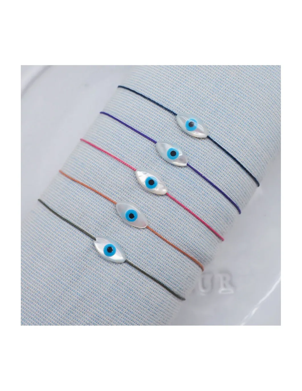 WATCH ME - BRACELET OEIL OVALE - PLUSIEURS COULEURS DE CORDON